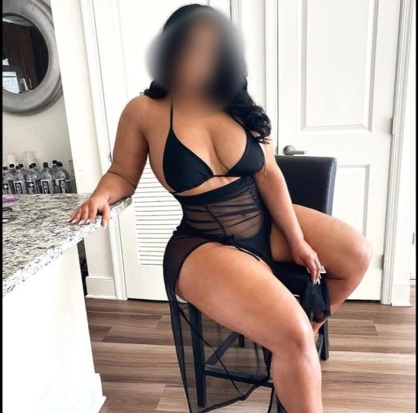 ARDIENTE Y JUGOSA DOMINICANA, LISTA PARA EL PLACER