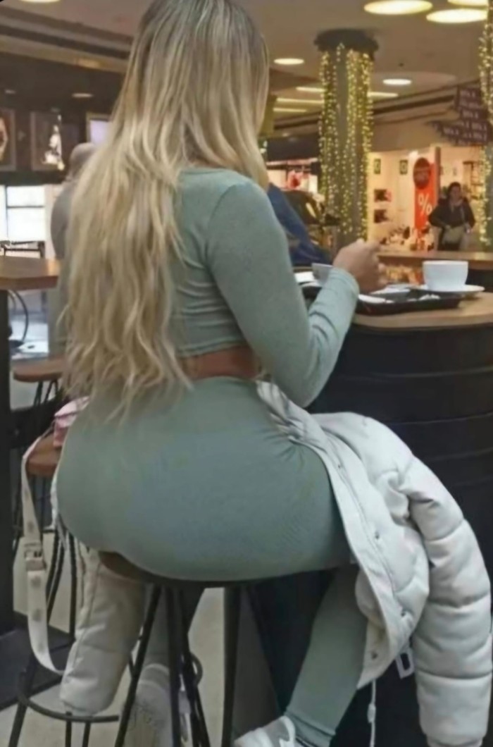 Jovencita española rubia con unas curvas divinas