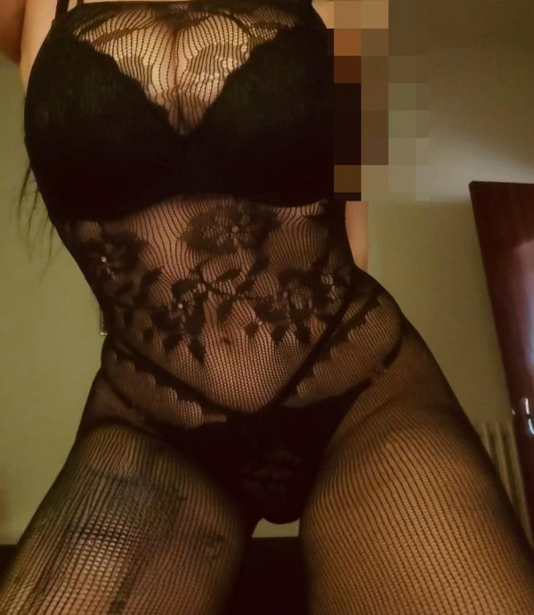 Lia  20 añitos 661447669 NOVEDAD FIESTERA ILIMITADA