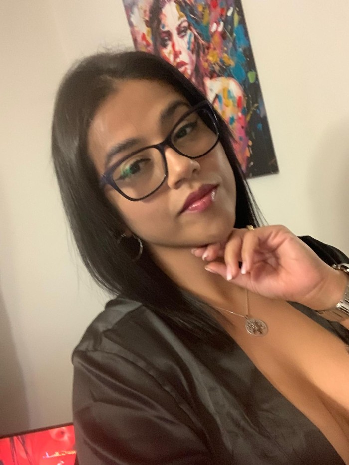 SENSUAL IMPLICADA CACHONDA ADICTA AL PLACER