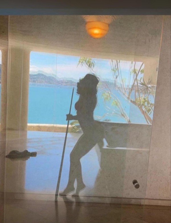 NOVEDAD PELI NEGRA,FIESTERA CULONA HERMOSA