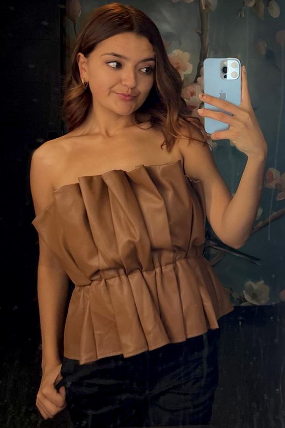 Soy Patri estudiante caliente de paso por la isla