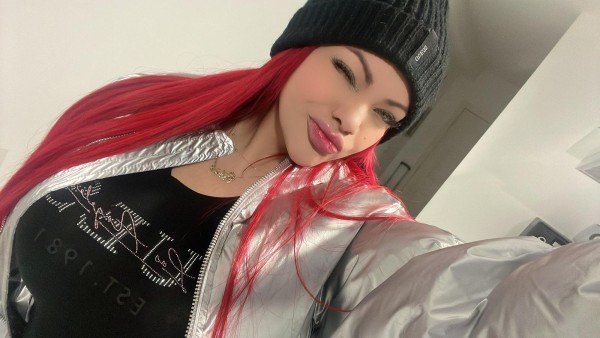 EXTROVERTIDA Y JUGUETONA SOY HANNA