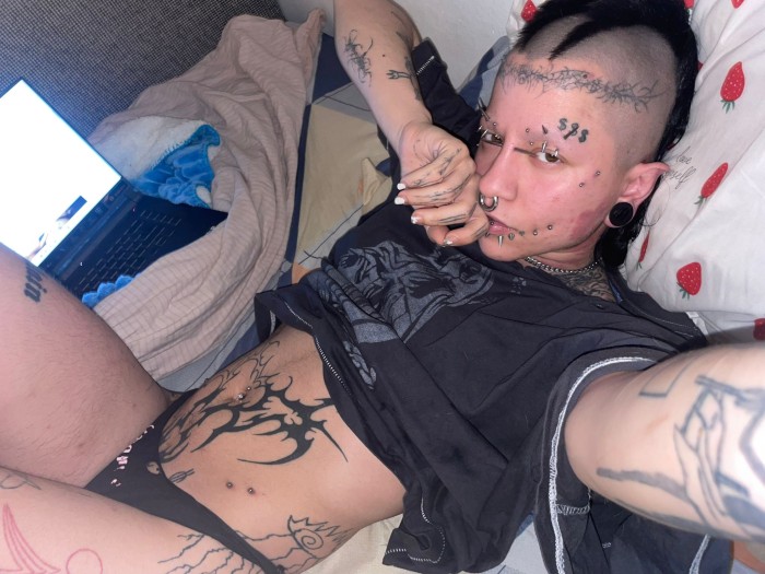 YOLANDA PUNK CAÑERA