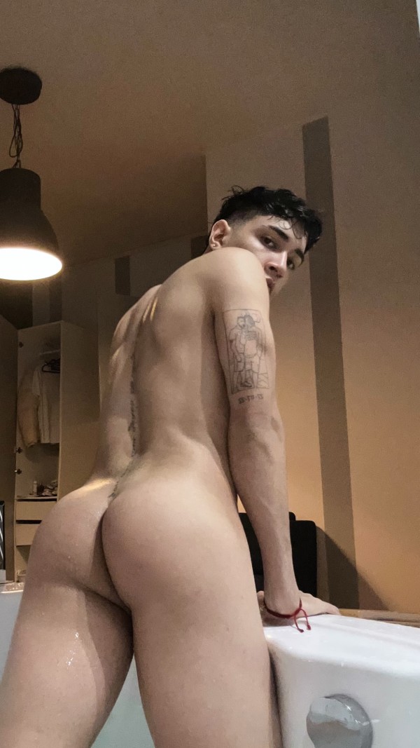 JOVENCITO TALLA XL ADICTO A VIOLAR CULOS Y BOCAS