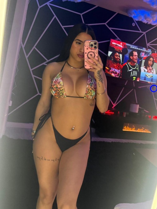 LATINA CON BUEN CULO POCOS DÍAS EN LA CIUDAD