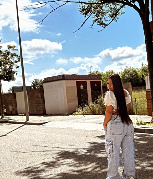 SOY  CLOE   HERMOSA DE CURVAS PERFECTAS