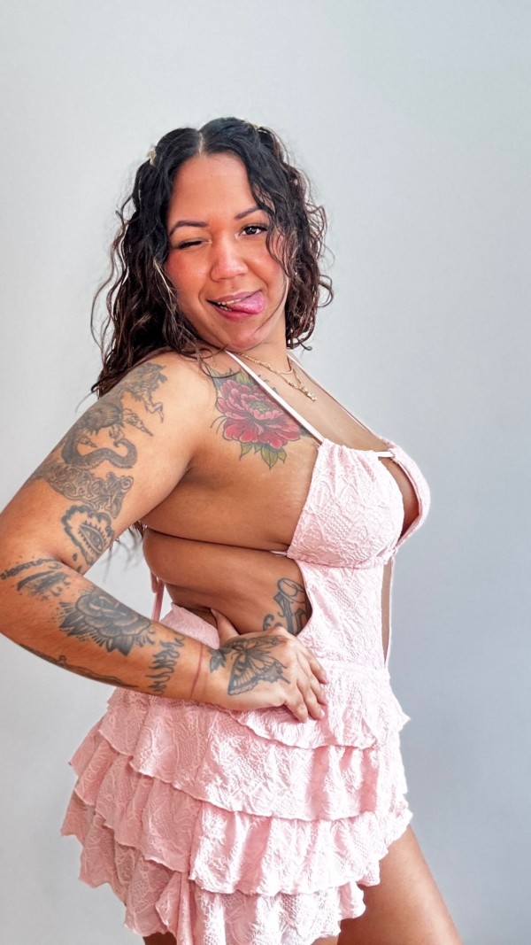 JOVENCITA VENEZOLANA CARIÑOSA VEN Y DISFRUTEMOS JUNTOS