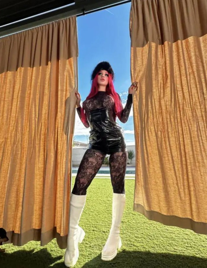 TIFANY  DOMINATRIX EXTREMA  24 CM DE POLLA BIEN CAÑERA Y FIESTERA XXL