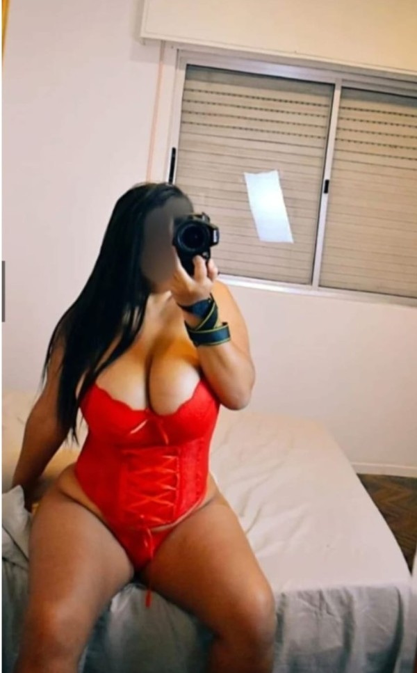 SARA tetona con ganas de pasar momentos ricos