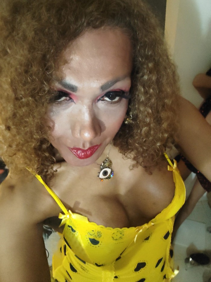 DIOSA DEL BESO NEGRO EXPERTA EN PRINCIPIANTES BLACK KISS QUEEN GRANOLLERS