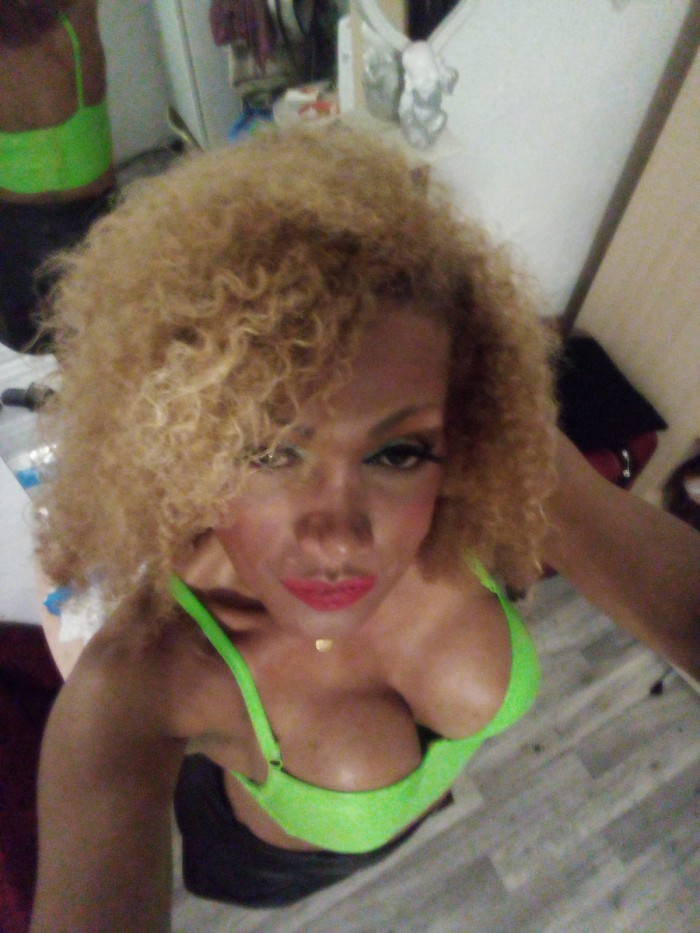 DIOSA DEL BESO NEGRO EXPERTA EN PRINCIPIANTES BLACK KISS QUEEN GRANOLLERS