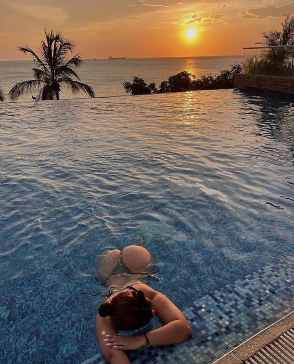 Fiestera, Elegante discreta y buena compañía