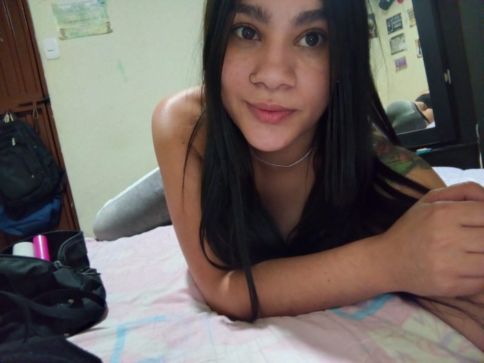 JOVEN LATINA,SALIDAS 24HRS