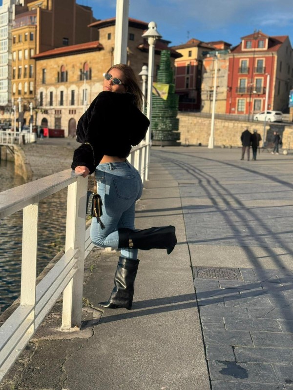 NOVEDAD La mas caliente de gijon fiestra besos,frances natural corrida boca