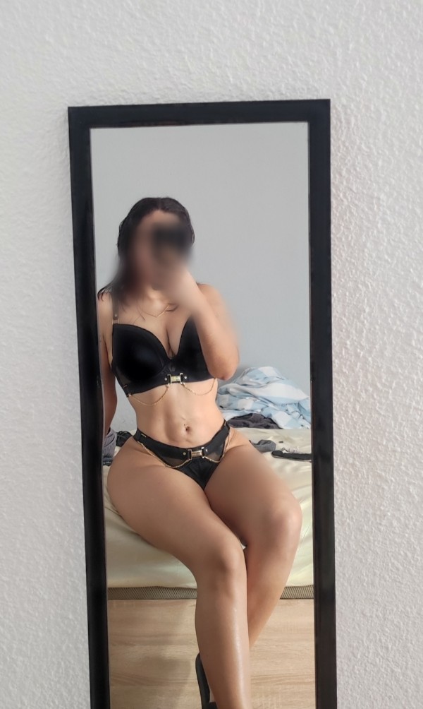 MIA,BOMBA LATINA MUY MORBOSA Y FIESTERA