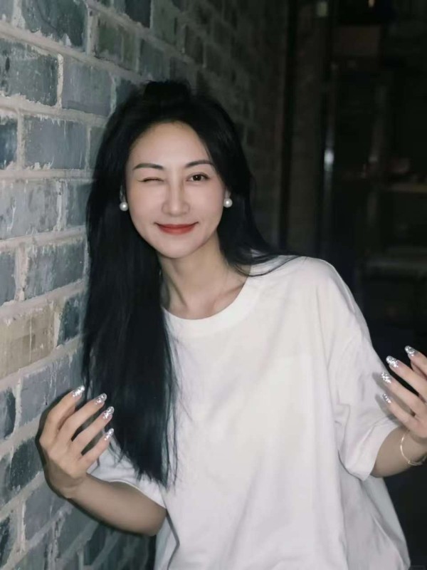 我来自亚洲。这些照片100%真实在现实中。