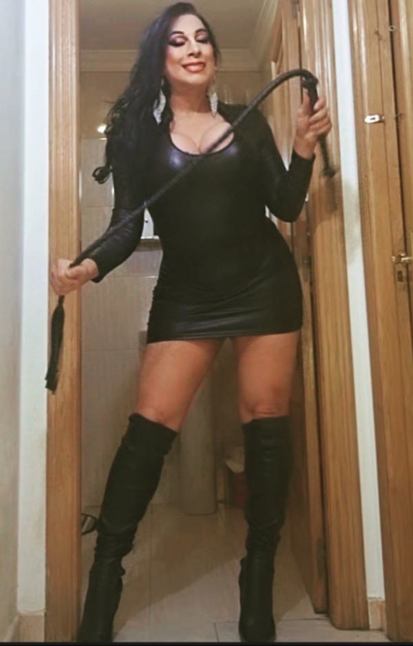 NOVEDAD EN LUGO TS FEMENINA AUTÉNTICA MUJER Y  GRAN SORPRESA FIESTERA