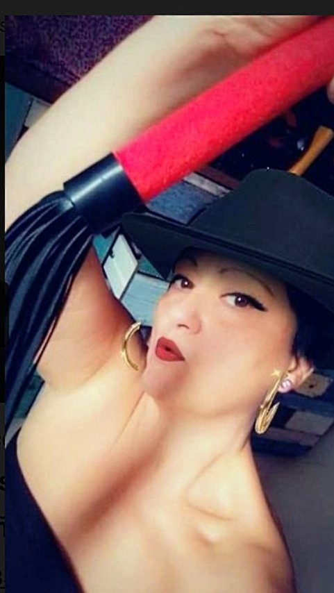 Mujer española en busca de sumiso fiel.