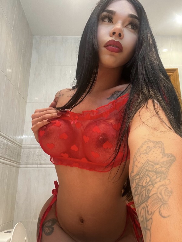 Ardiente y morbosa, chica, jovencito, morena VIP