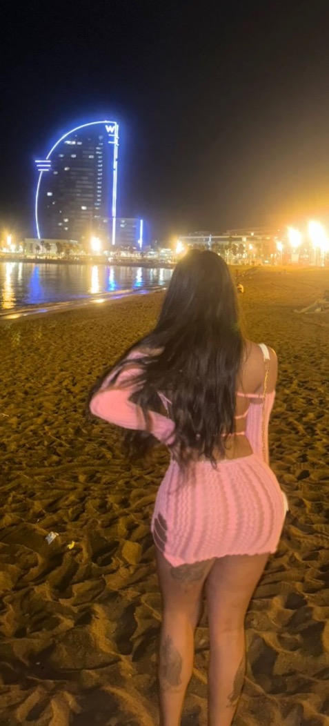 Ardiente y morbosa, chica, jovencito, morena VIP