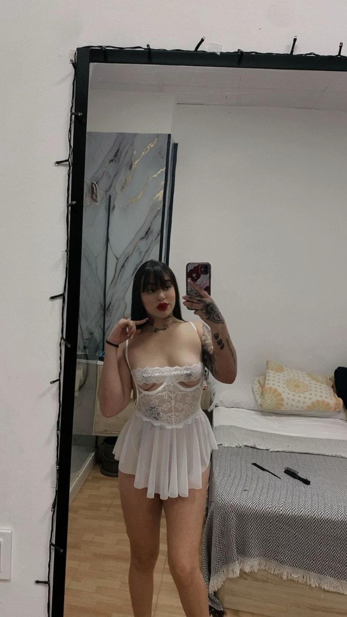 CACHONDA CON EL CHOCHITO HÚMEDO Y JUGOSO