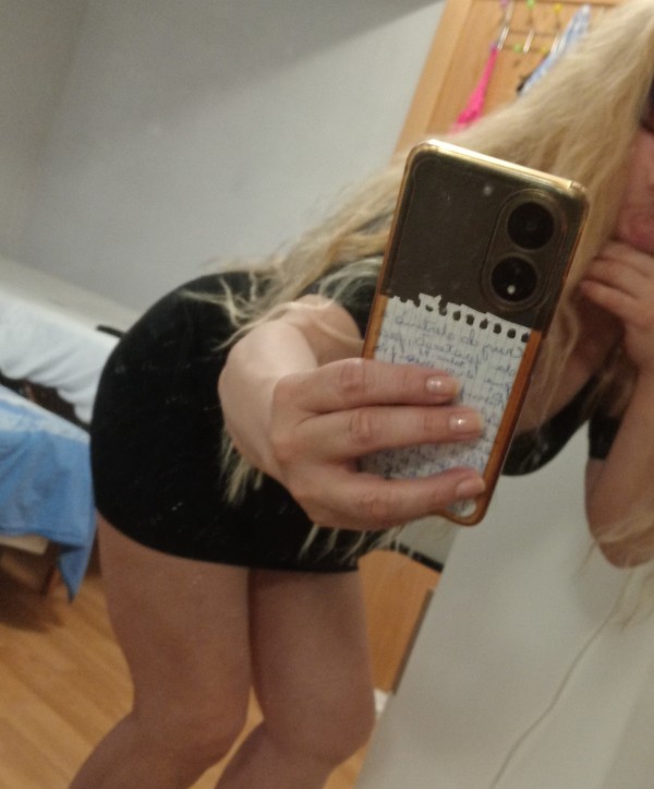 RUBIA CARIÑOSA FIESTERA BESUCONA, LLAMA ME