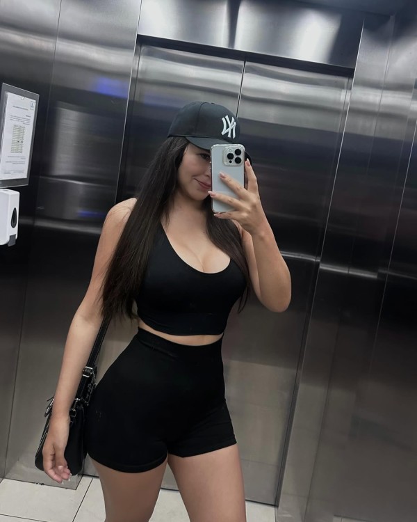 Fiestera guarra complaciente