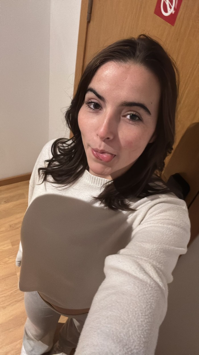 LUCÍA  JOVENCITA ESPECTACULAR EN PAMPLONA