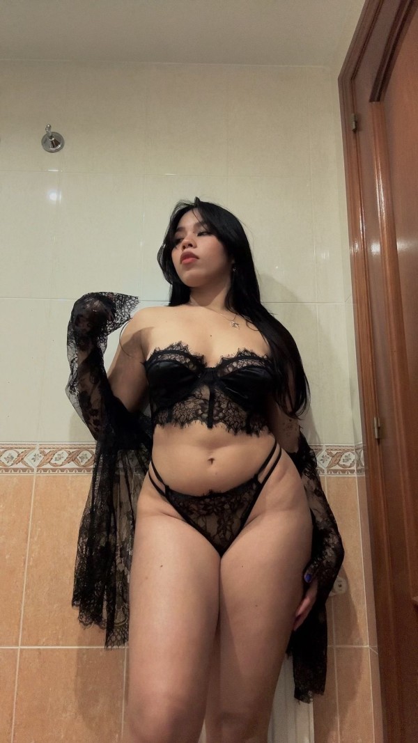 VALERY NUEVA BOMBA SEXY DISPUESTA A TODO PARA TI