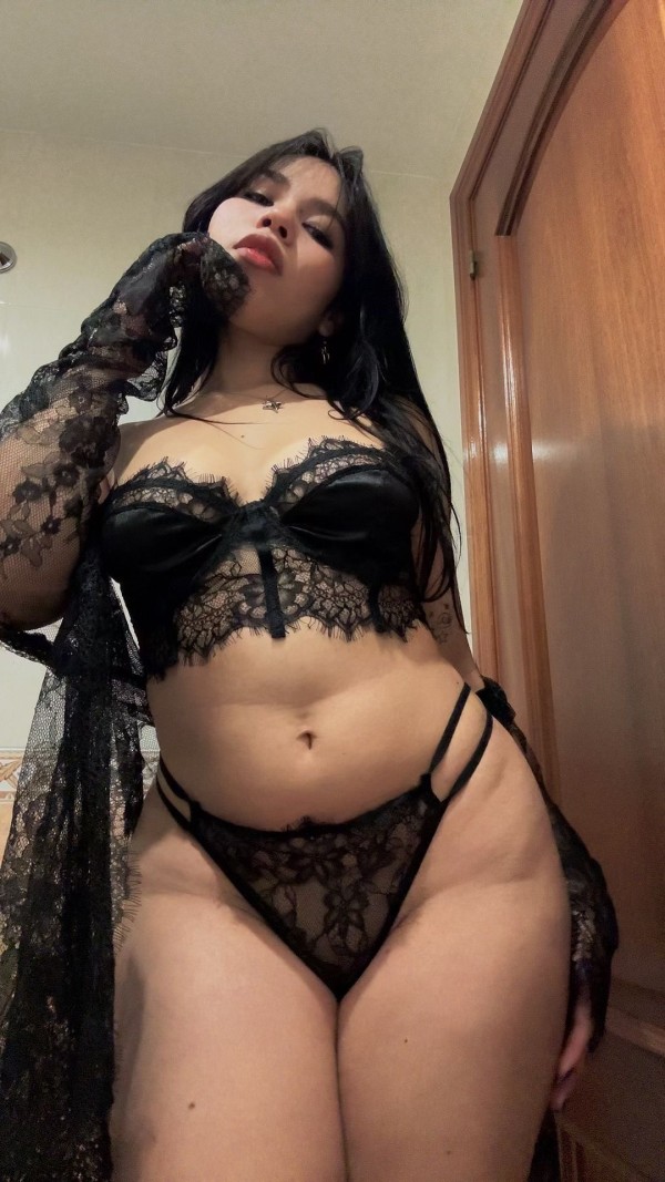 VALERY NUEVA BOMBA SEXY DISPUESTA A TODO PARA TI