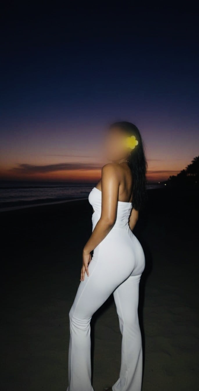 Pásalo bien con una cubana