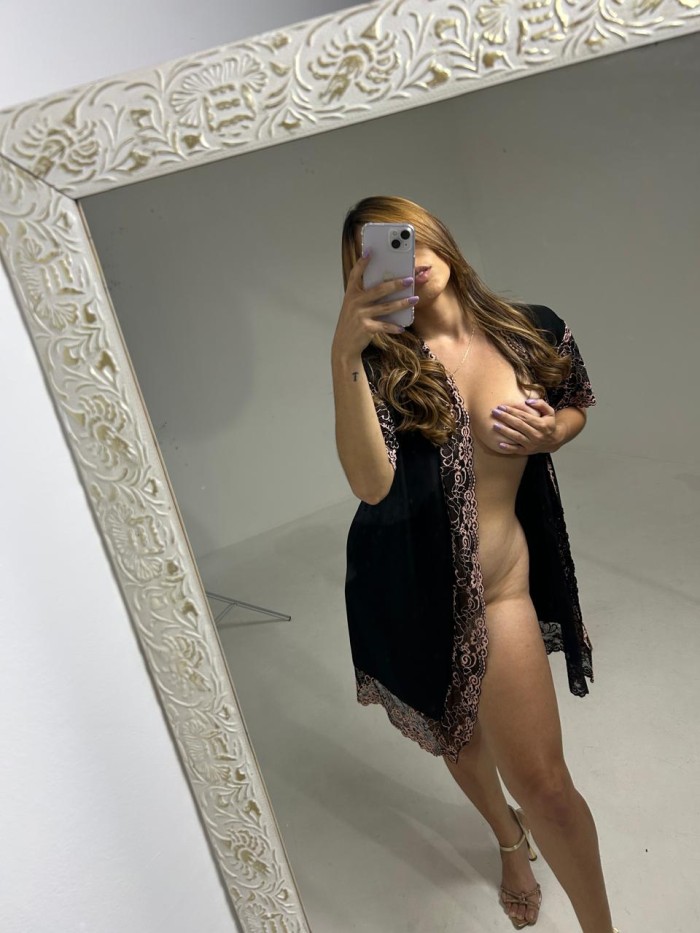 Rubia una bomba de placer