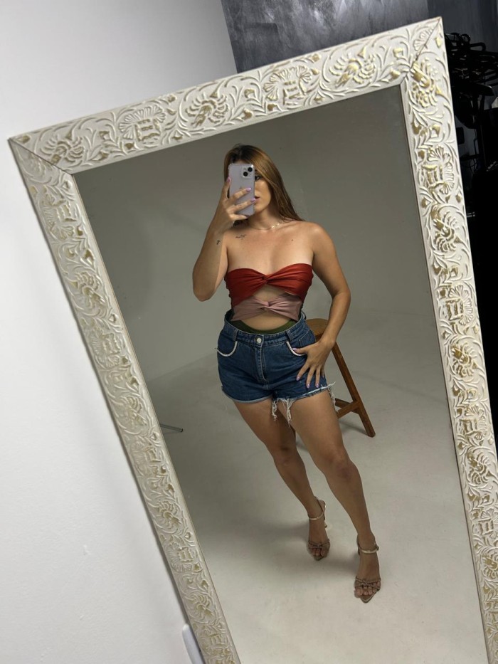 Rubia una bomba de placer