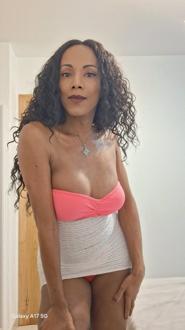 Bela travesti Diane femenina sensualidad en una solo cuerpo