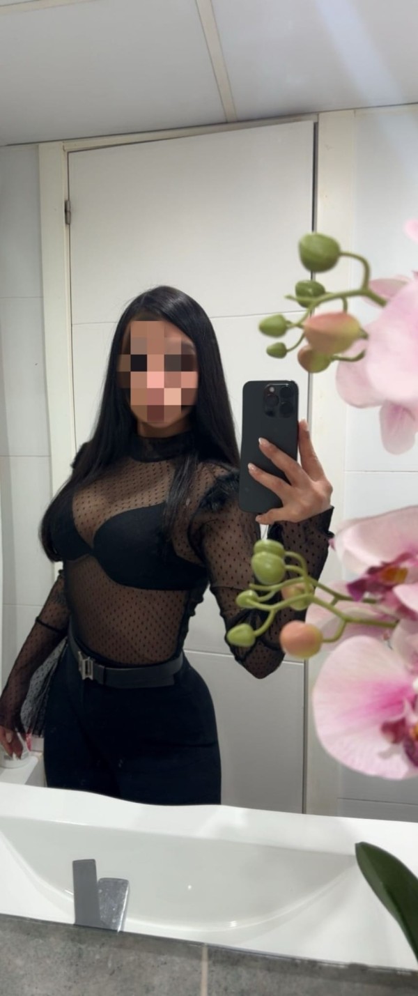 Novedad Luciana toda cariñosa sexy implicada