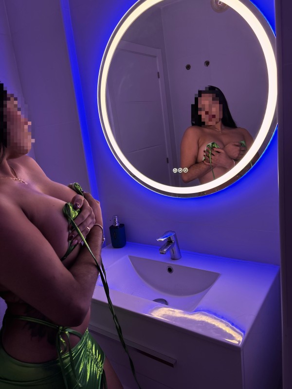 JOVENCITA CALIENTE TRAVIESA CON GANAS DE FIESTA