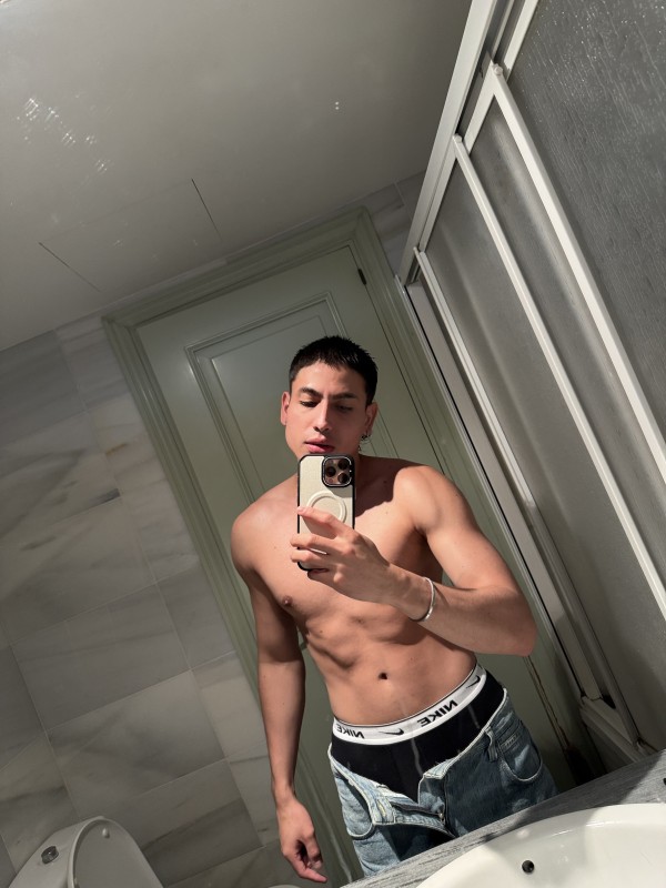 DYLAN COLOMBIANO