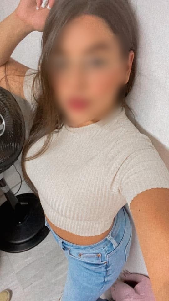 Complaciente guapísima explosiva fiestera