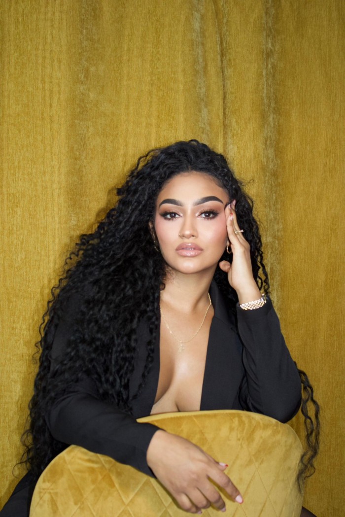 con una dulzula cautivadora