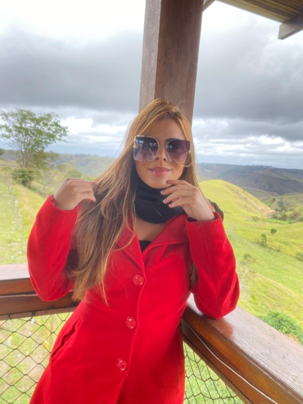 Rubia una bomba de placer