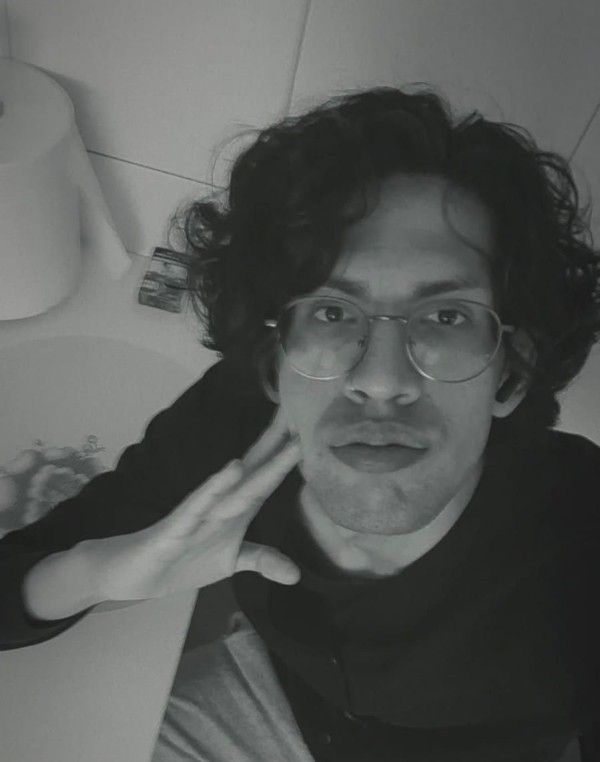 Joven latino Versátil XL