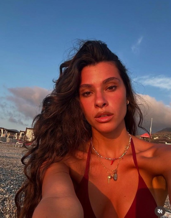 ESPAÑOLA FIESTERA , CAÑERA E IMPLICADA