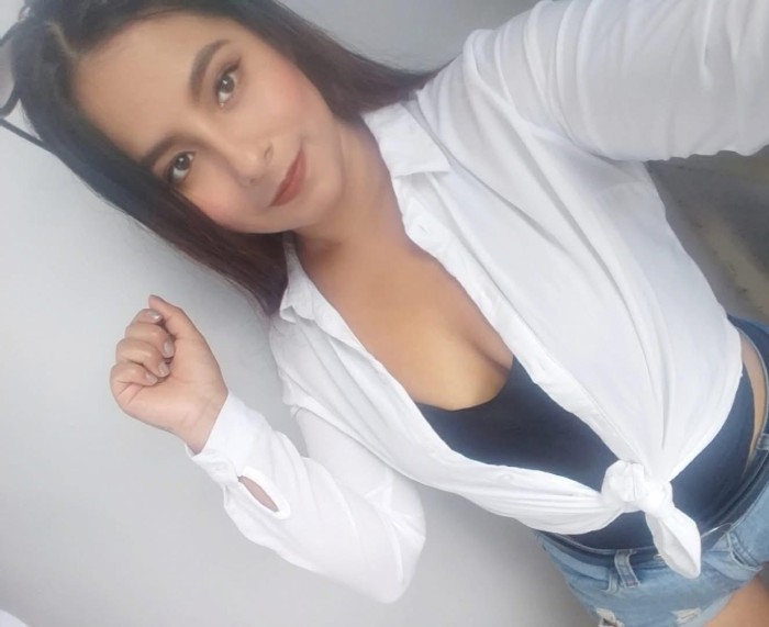 Latina cachonda dulce y provocadora