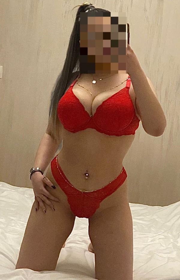 EN FOZ, LUGO – ESPECTACULAR LITUANA ELEGANTE Y SALVAJE