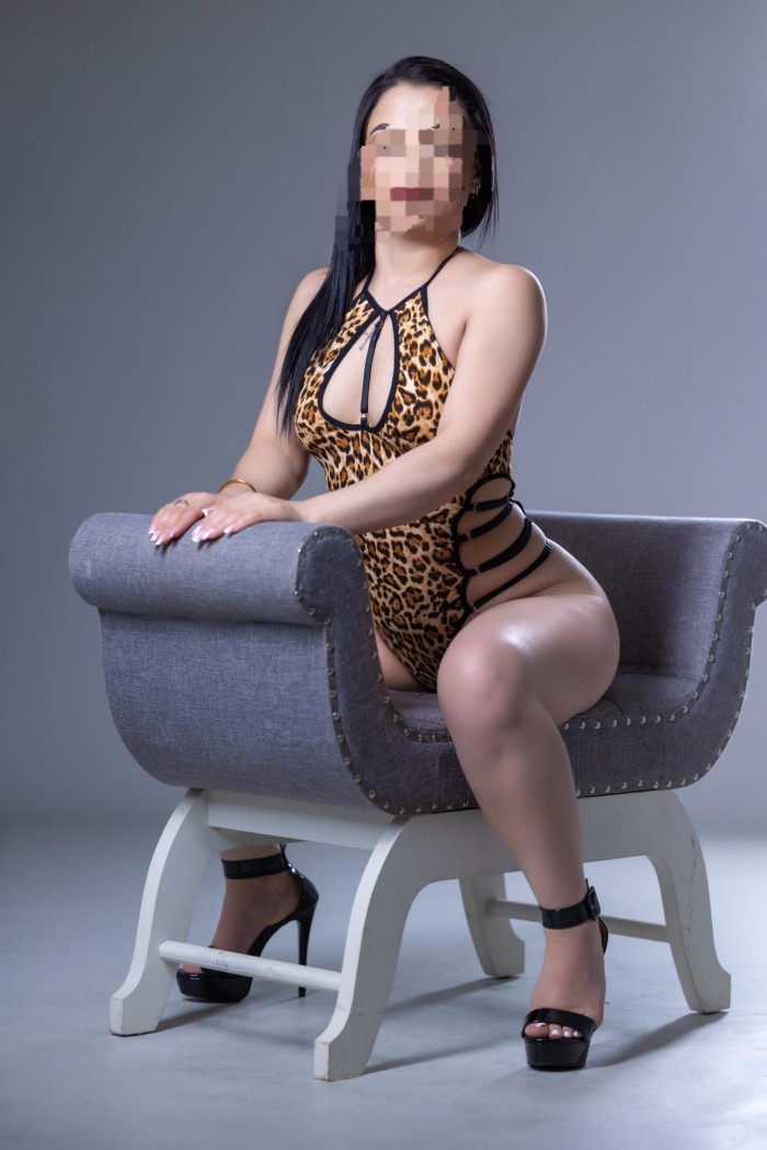 Hermosa latina super hot (VIA JULIA)