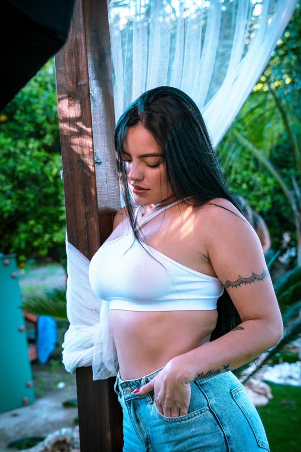 JOVEN COLOMBIANA ARDIENTE Y NINFÓMANA