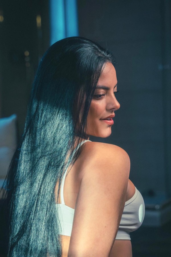 JOVEN COLOMBIANA ARDIENTE Y NINFÓMANA