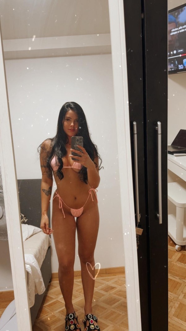 JOVEN COLOMBIANA ARDIENTE Y NINFÓMANA