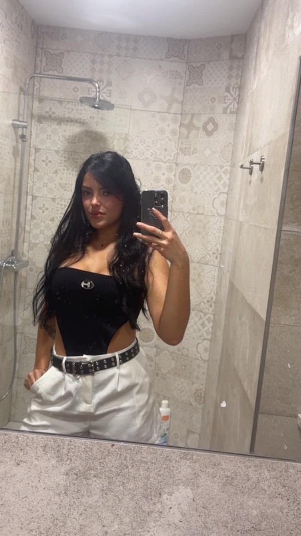 JOVEN COLOMBIANA ARDIENTE Y NINFÓMANA